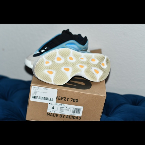 Adidas yeezy 700 - Picture 4 of 4
